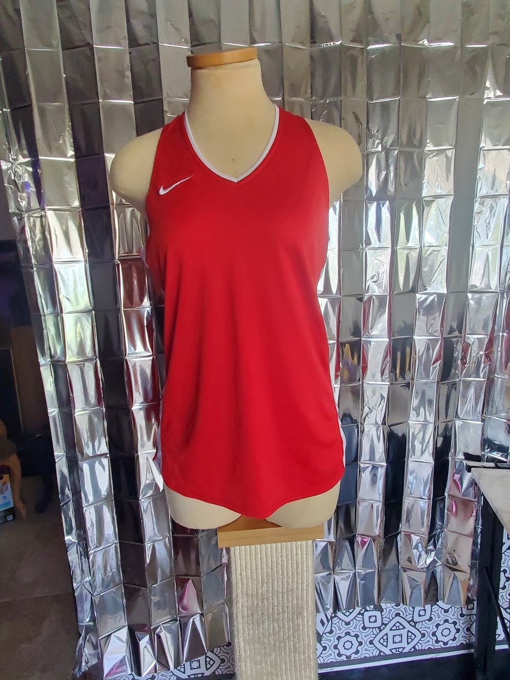 Nike Women’s Red Sleeveless Athletic Tank Top Size Small